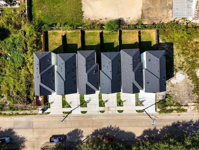 Building Photo - 6330 Del Rio St