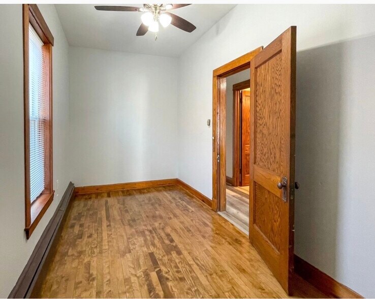 Building Photo - 3422 W McLean Ave