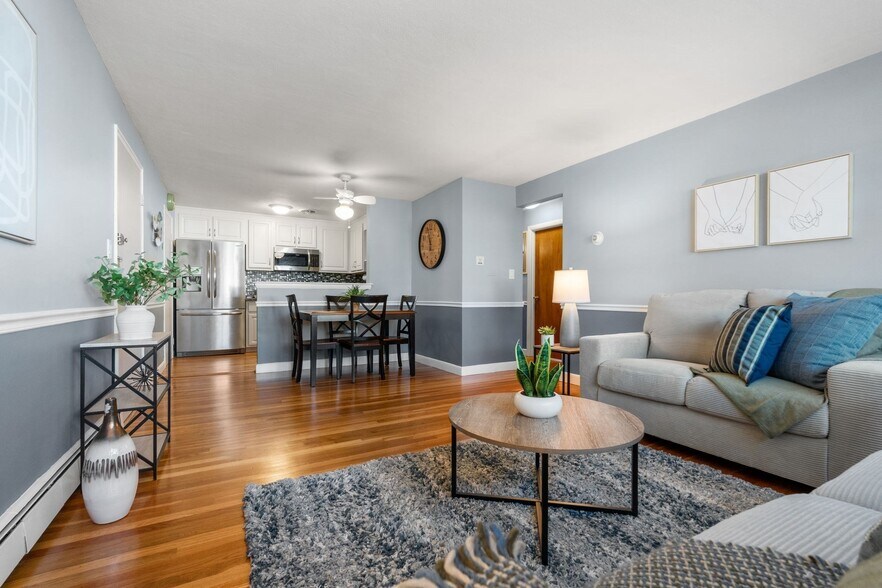 Building Photo - 32 Whitman Rd