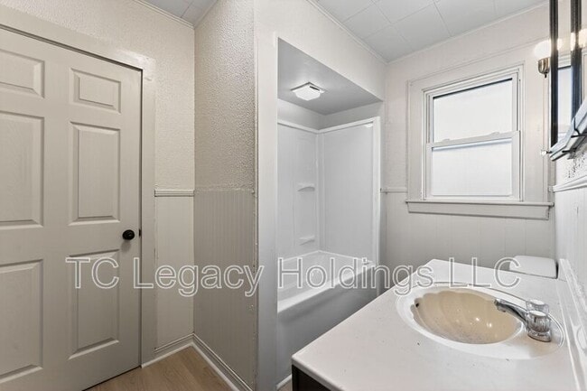 Building Photo - 316 Harrison St