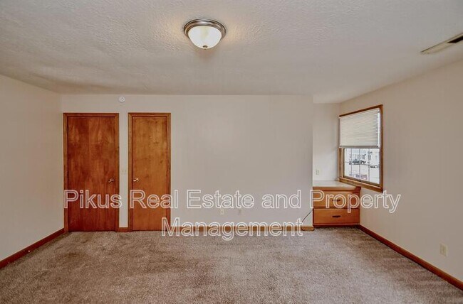 Building Photo - 711-713 N Main St