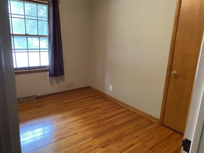 Building Photo - 1915 Mayfair St