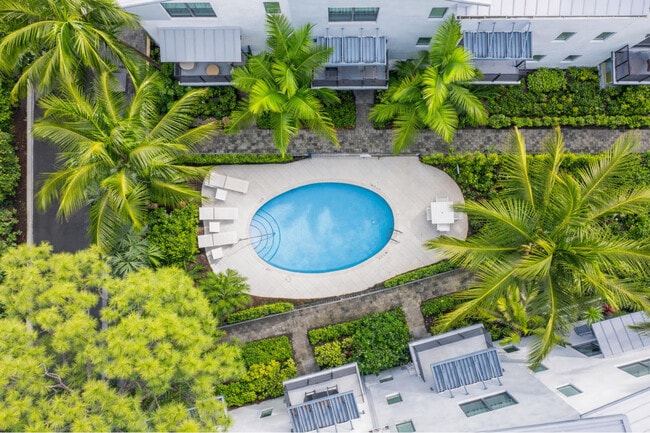 Building Photo - 625 NE 22nd Dr