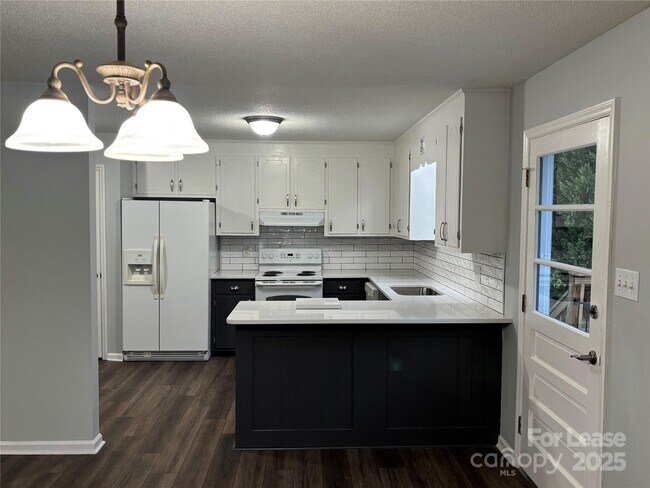 Building Photo - 609 Catawba Cir N