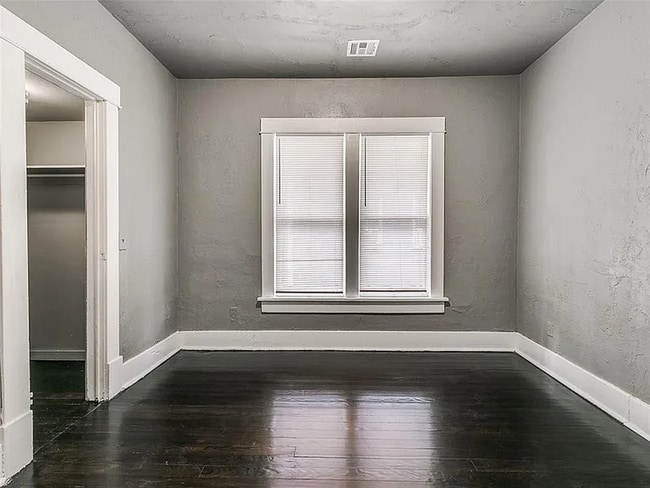 Building Photo - N. McKinley Ave - Triplex