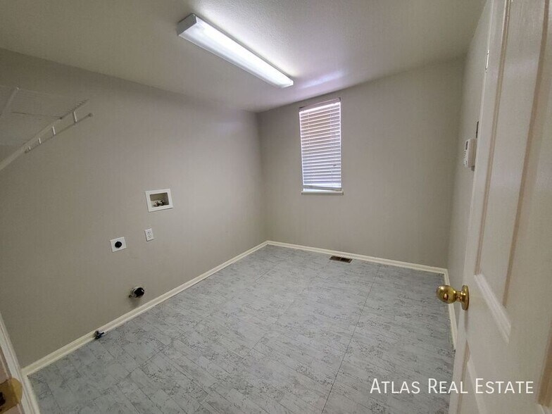 Building Photo - 4188 Ascendant Dr