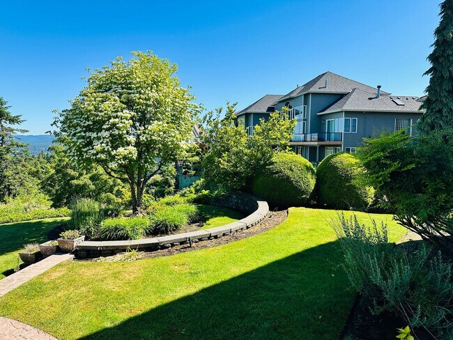 Building Photo - Stunning Custom Camas Home