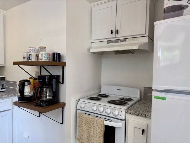 Building Photo - 104 Stratford Ct