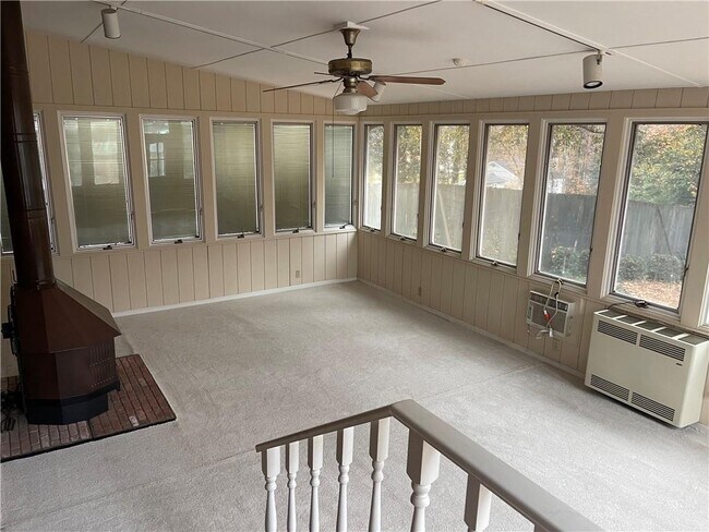 Building Photo - 119 Woodlawn Dr NE