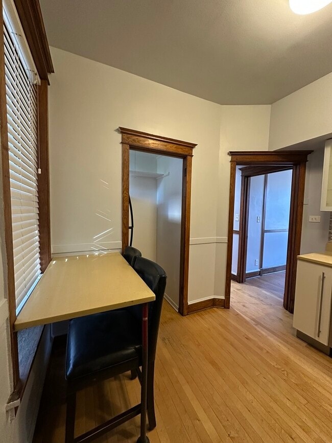 Building Photo - 1949 W Grace St