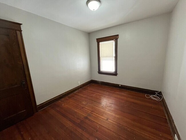 Building Photo - 246-248 Weyl St