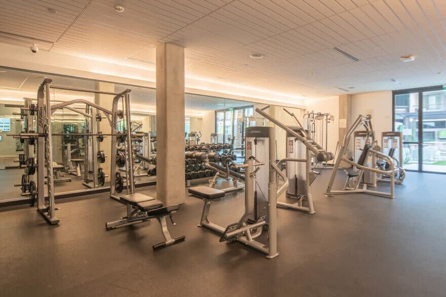 Building Photo - 701 W Rio Salado Pkwy