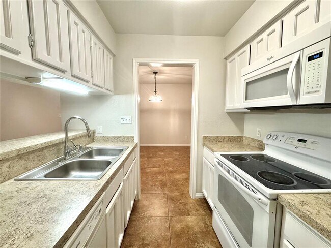 Building Photo - 1202 Thorpe Ln