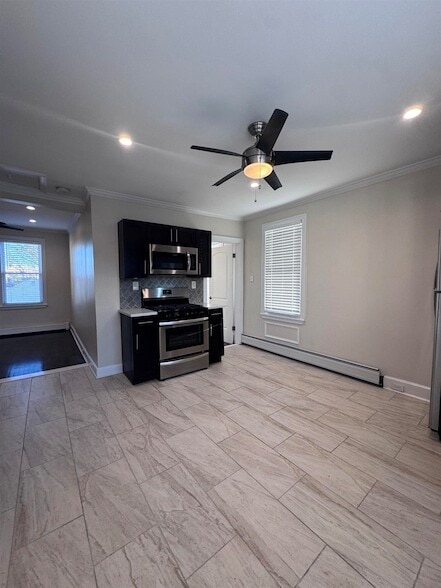 Building Photo - 14 River St