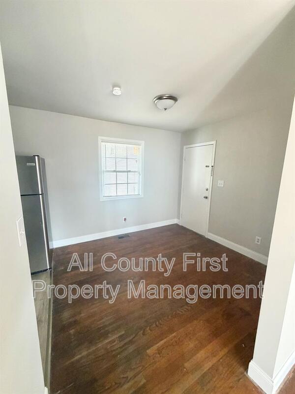 Building Photo - 3236 Renault Rd SE