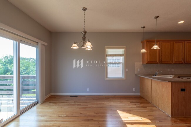 Building Photo - Ranch Townhome in Shadow View