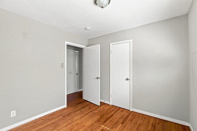 Building Photo - 509 Avenue J