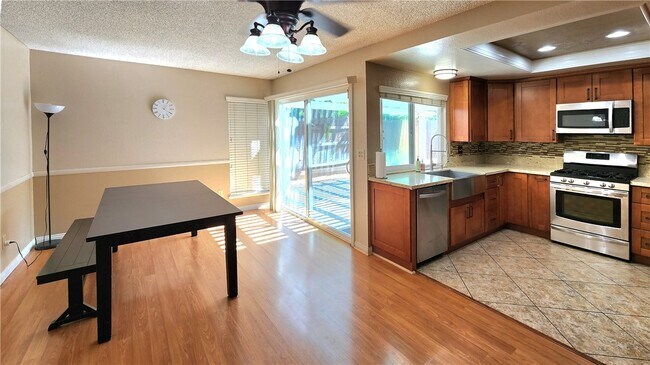 Building Photo - 538 E Banyan St