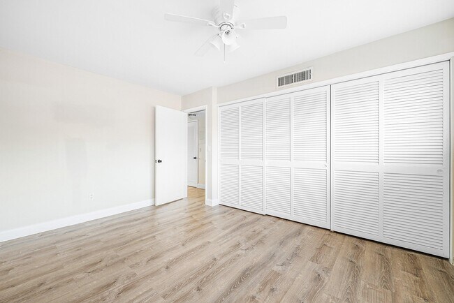 Building Photo - 2455 NE 51st St