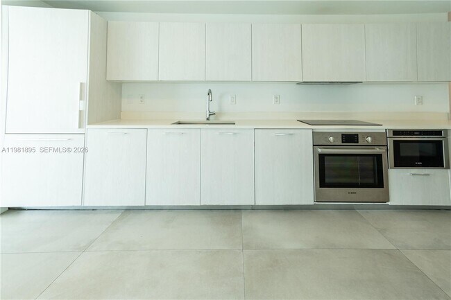 Building Photo - 501 NE 31st St