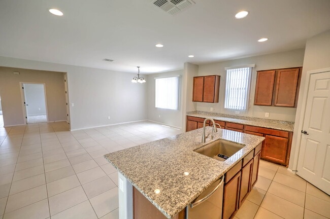 Building Photo - 4 Bedroom with new carpet and new interior paint in Saguaro Trails!