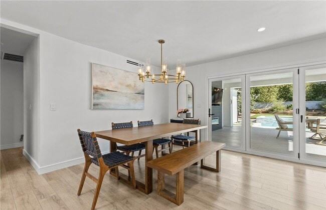 Building Photo - 240 W Gainsborough Rd