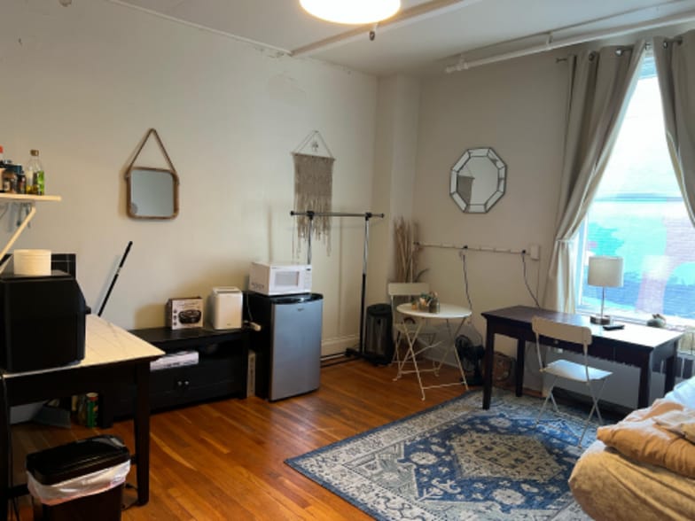 Building Photo - 118 2nd St SW