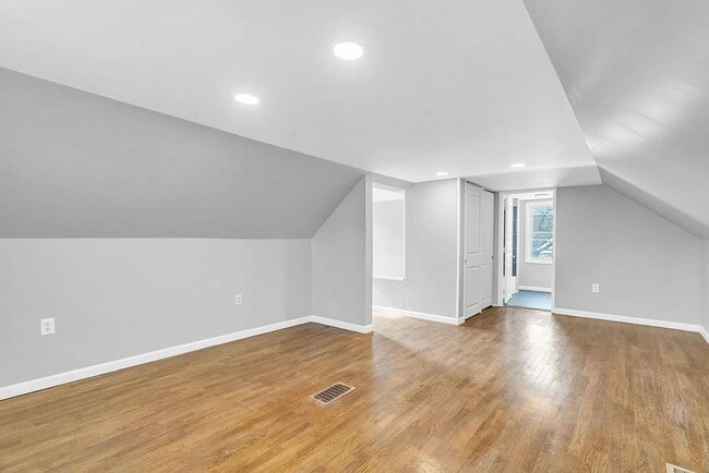 Building Photo - 5595 Cadieux Rd