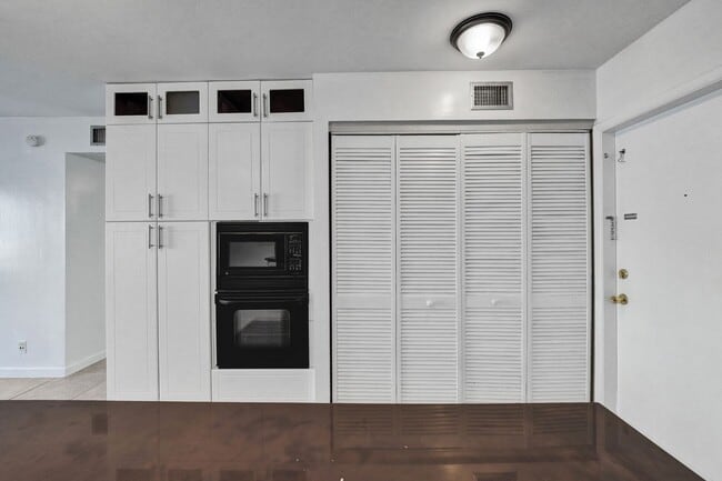 Building Photo - Gorgeous 2 bedroom 1 bath