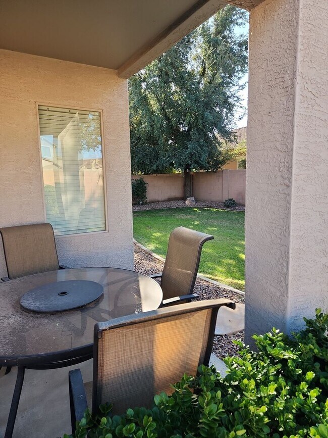 Building Photo - 3-Bedroom / 2-Bathroom Home with Attached ...