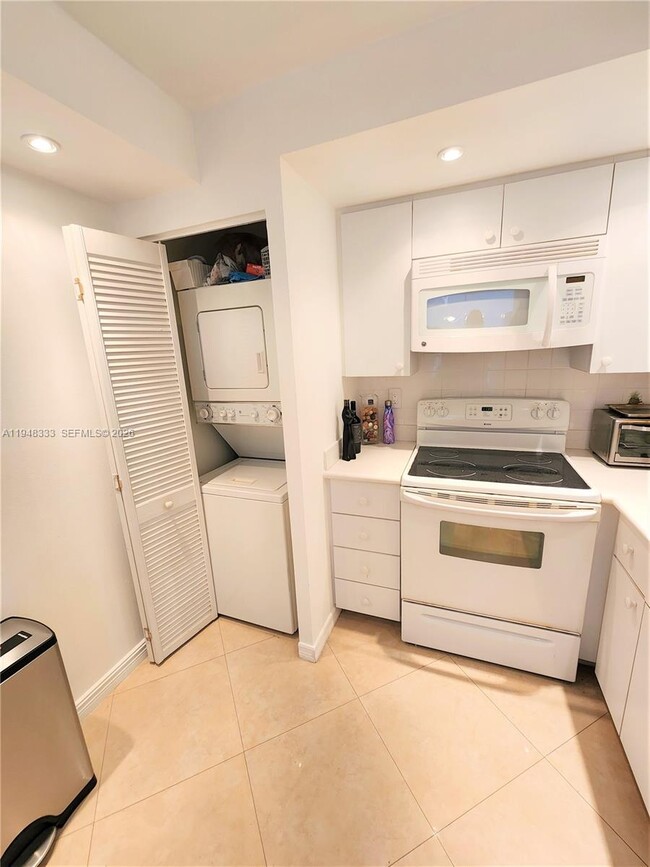 Building Photo - 290 174th St St