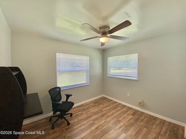 Building Photo - 555 Kings Way