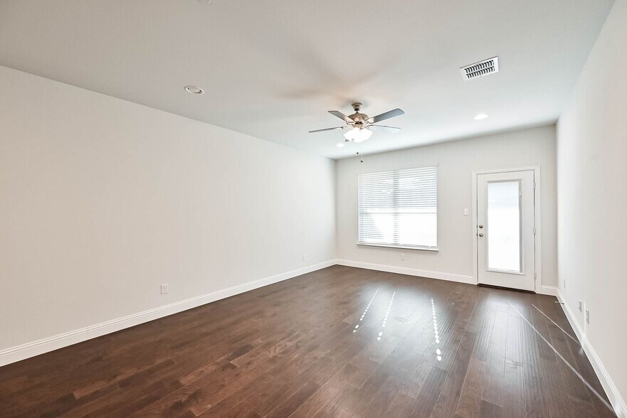 Building Photo - 4252 Mingo Dr