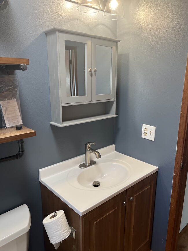 Building Photo - 899 Cathlamet Dr