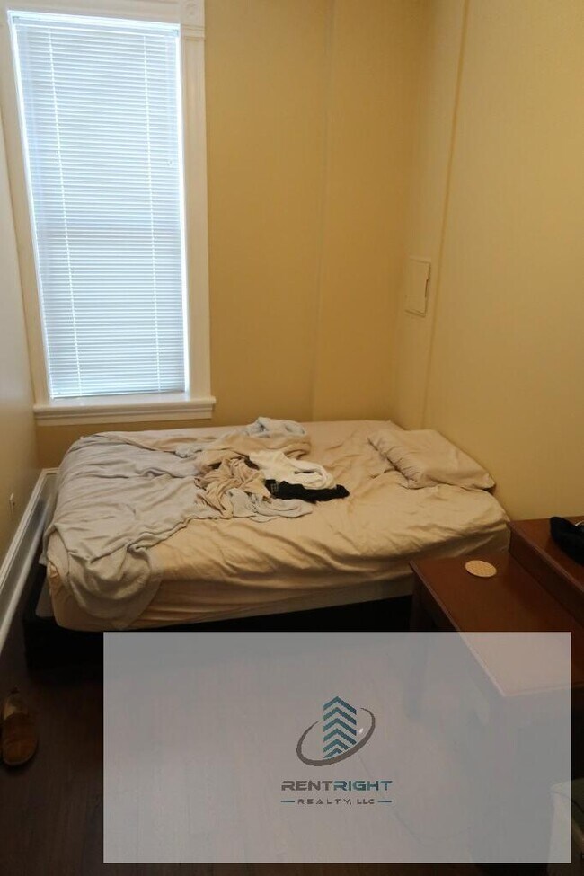 Building Photo - 1 bedroom in CHICAGO IL 60622