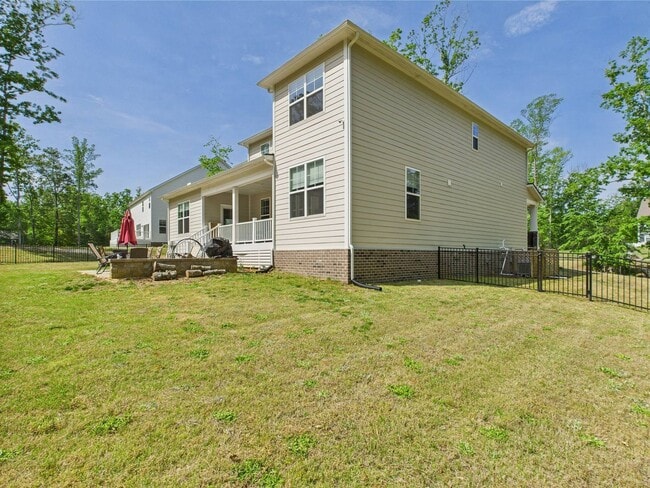 Building Photo - Stunning 5 Bedroom 4.5 Bathroom Located in...
