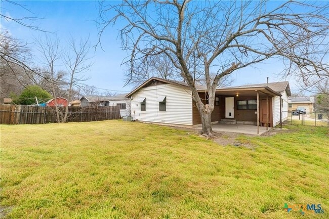 Building Photo - 1006 San Antonio St