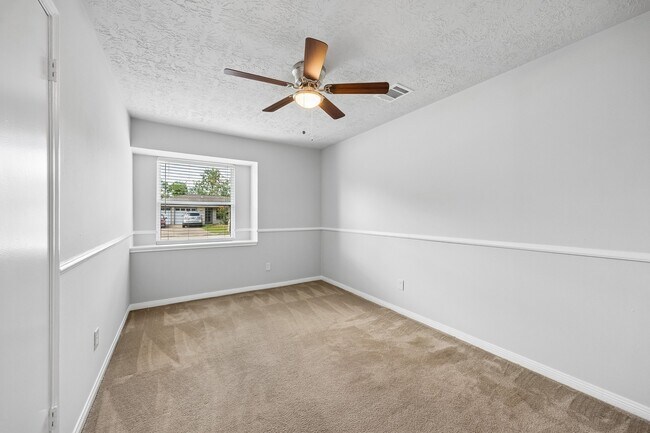 Building Photo - 1605 Cypress Hollow St