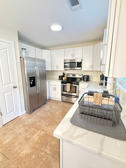 Building Photo - 8253 Belmont Stables Dr