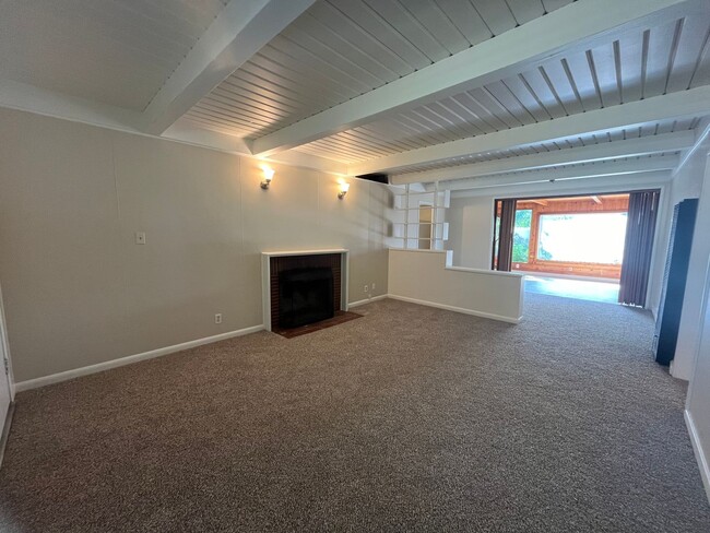 Building Photo - 2 bed 1 bath single family home with back yard and garage space