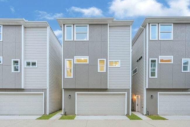 Building Photo - 6713 St Augustine St