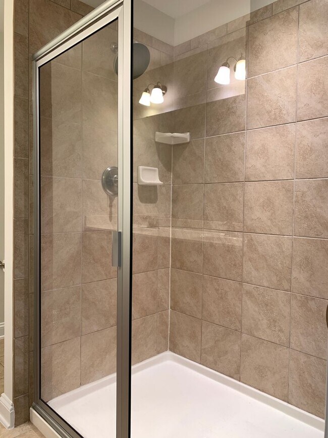 Building Photo - PRIME LOCATION, 3 Bedrooms Suites Apex TH ...