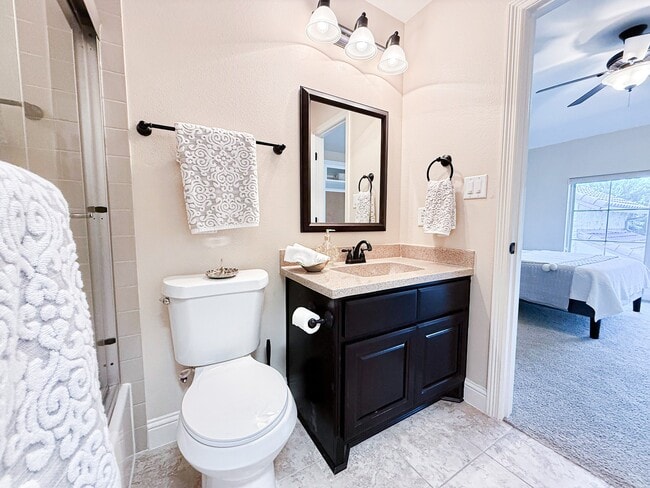 Building Photo - 19 Paloma Bend Pl