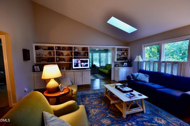 Building Photo - 531 Weathersfield