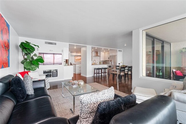 Building Photo - 5700 Mariner St