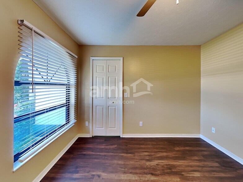 Building Photo - 1501 SE Mariana Rd