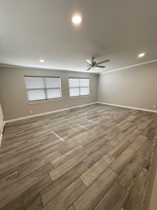 Building Photo - 3 Bed 2 Bath Ready To Rent ASAP!