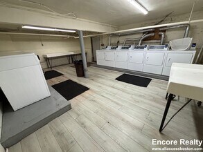 Building Photo - 62 Egmont St