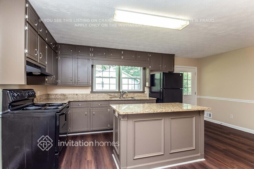 Building Photo - 1597 Holly Brook Rd SW