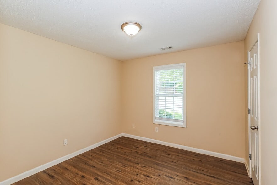 Building Photo - 43 Thorn Thicket Way